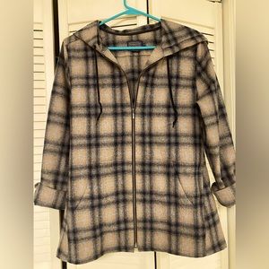 Pendleton light weight jacket with hood. Size Medium